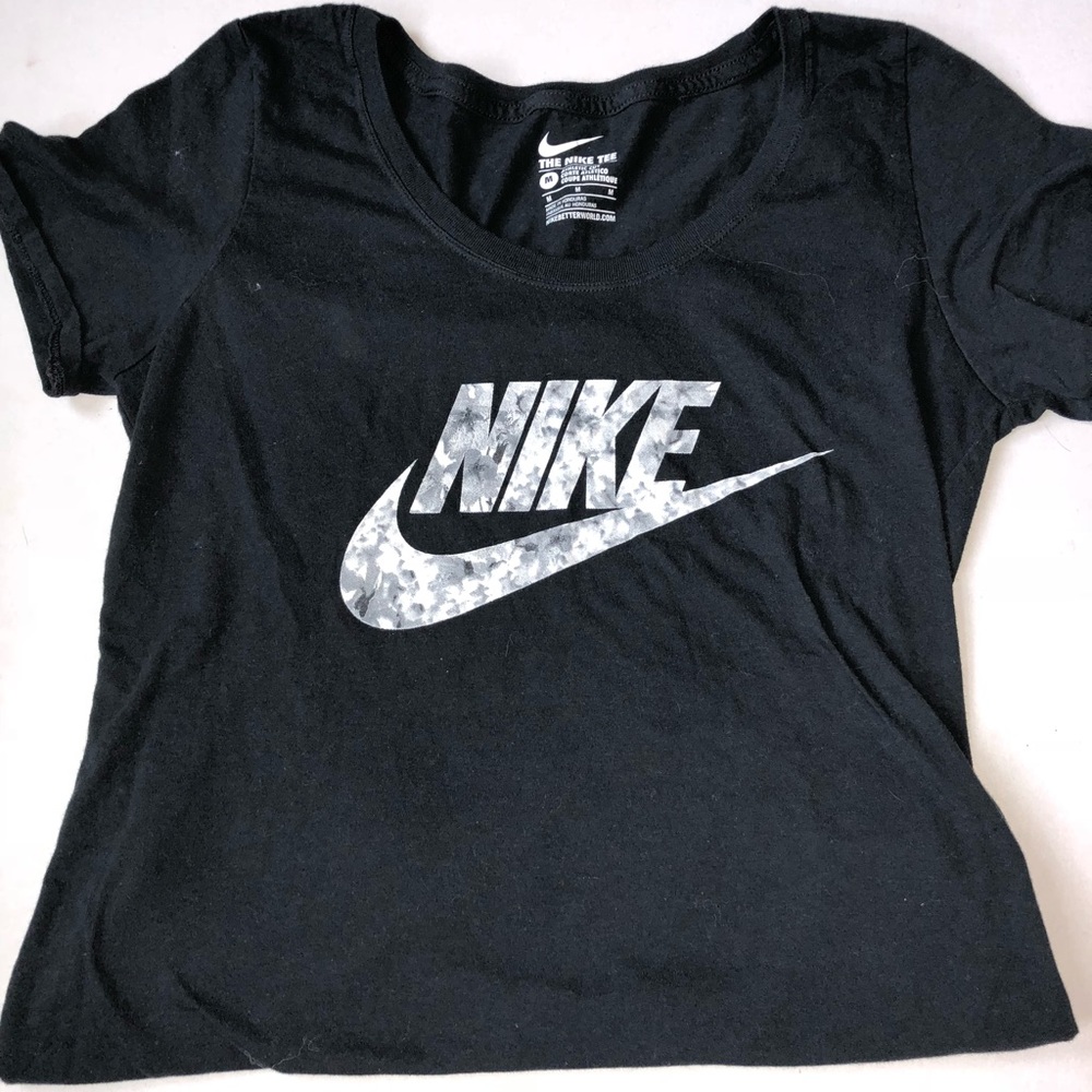 3 black nike T-shirt’s available✨